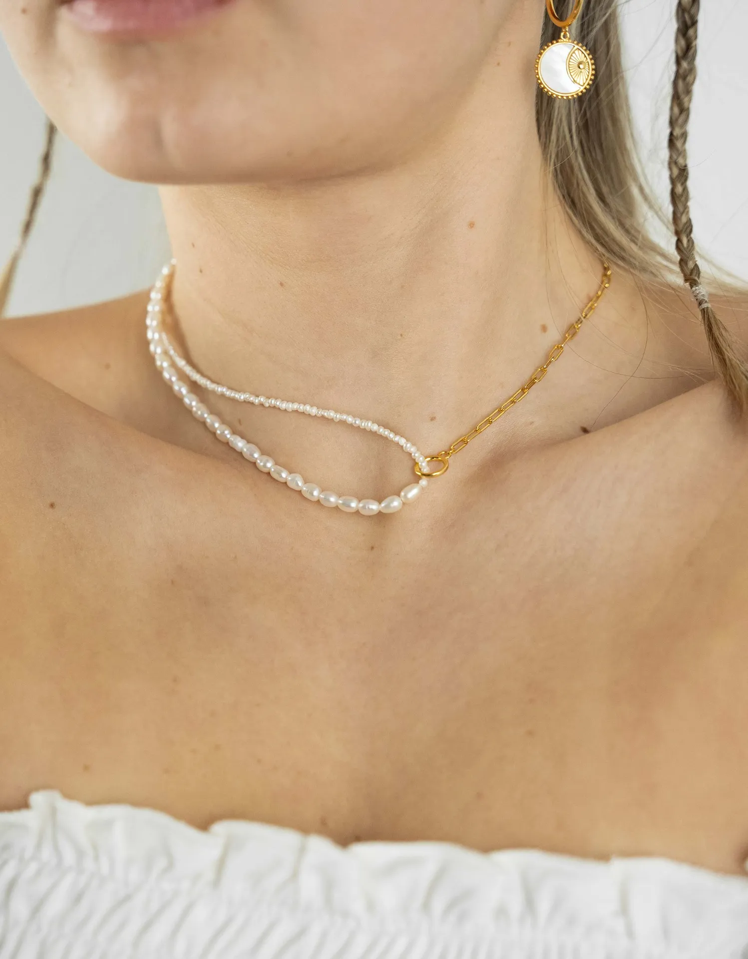 Chain Link Pearl Necklace - Elegant and Sophisticated Jewelry