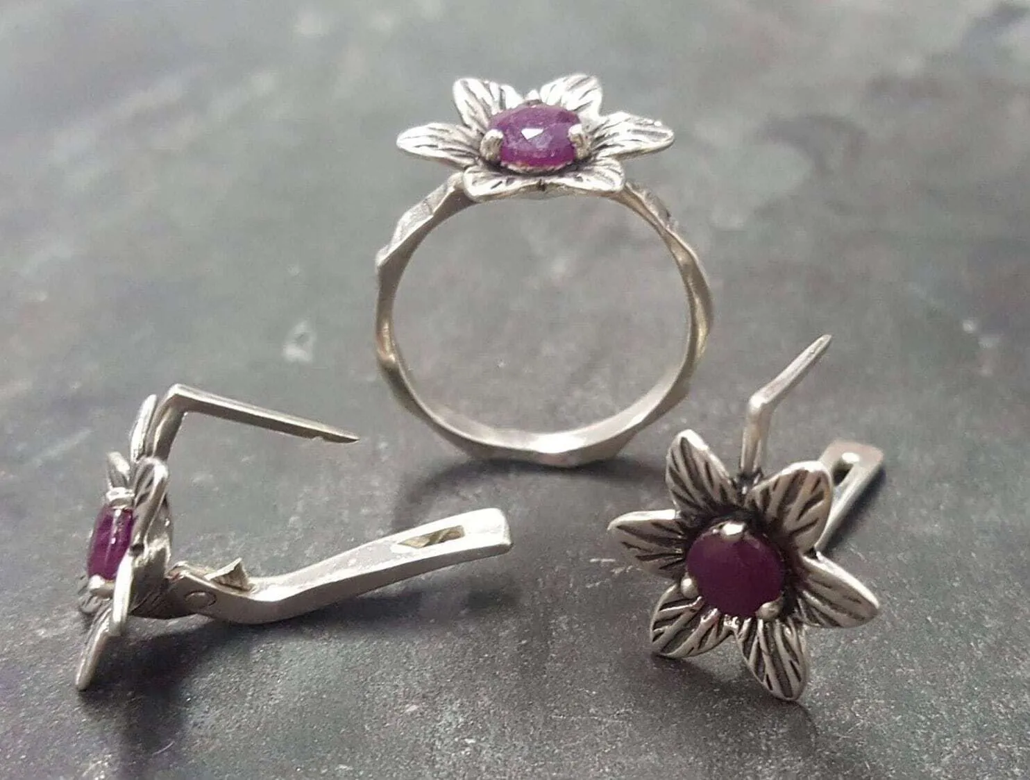 Natural Ruby Ring - Red Flower Ring - Vintage Solitaire Ring