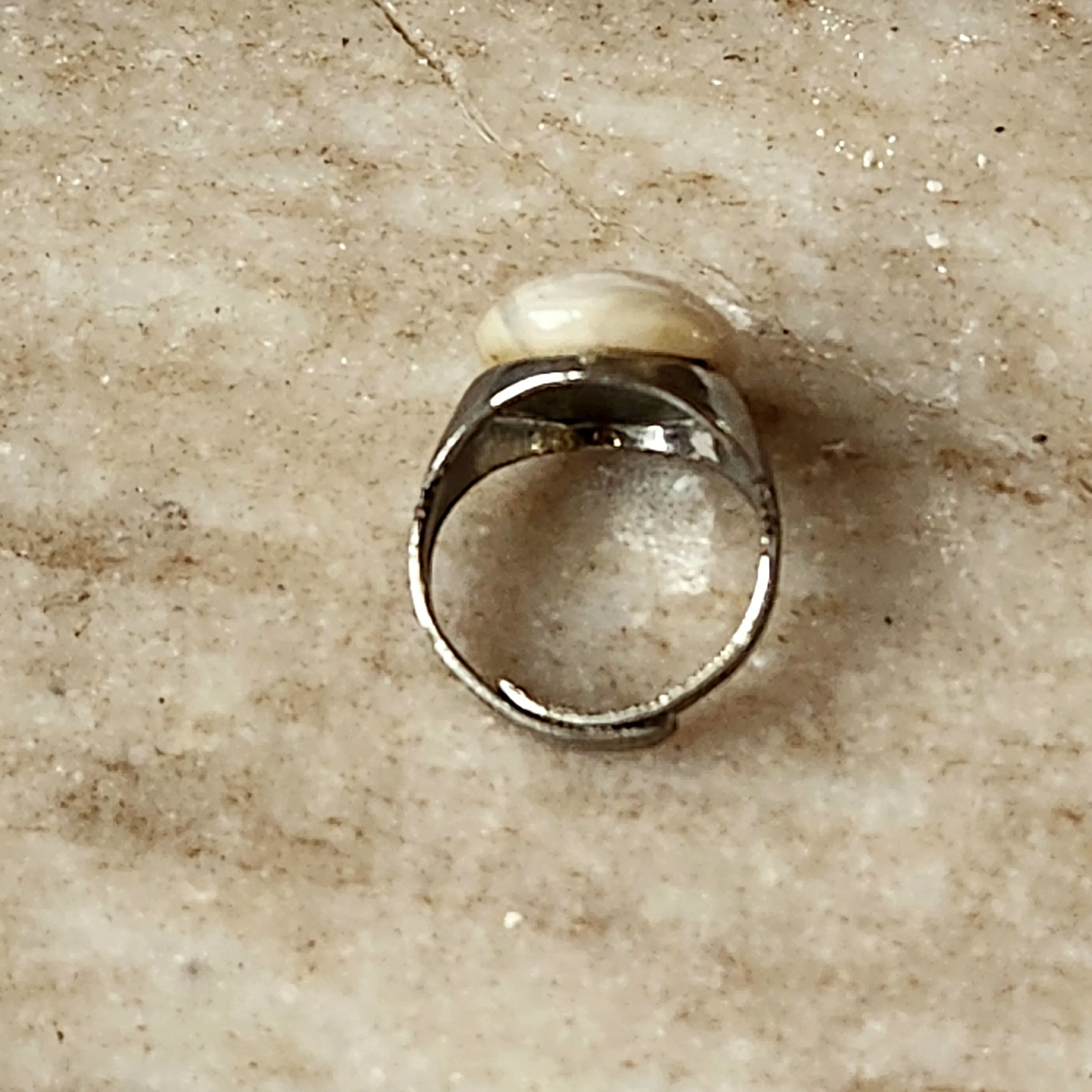 Que Oval Ring