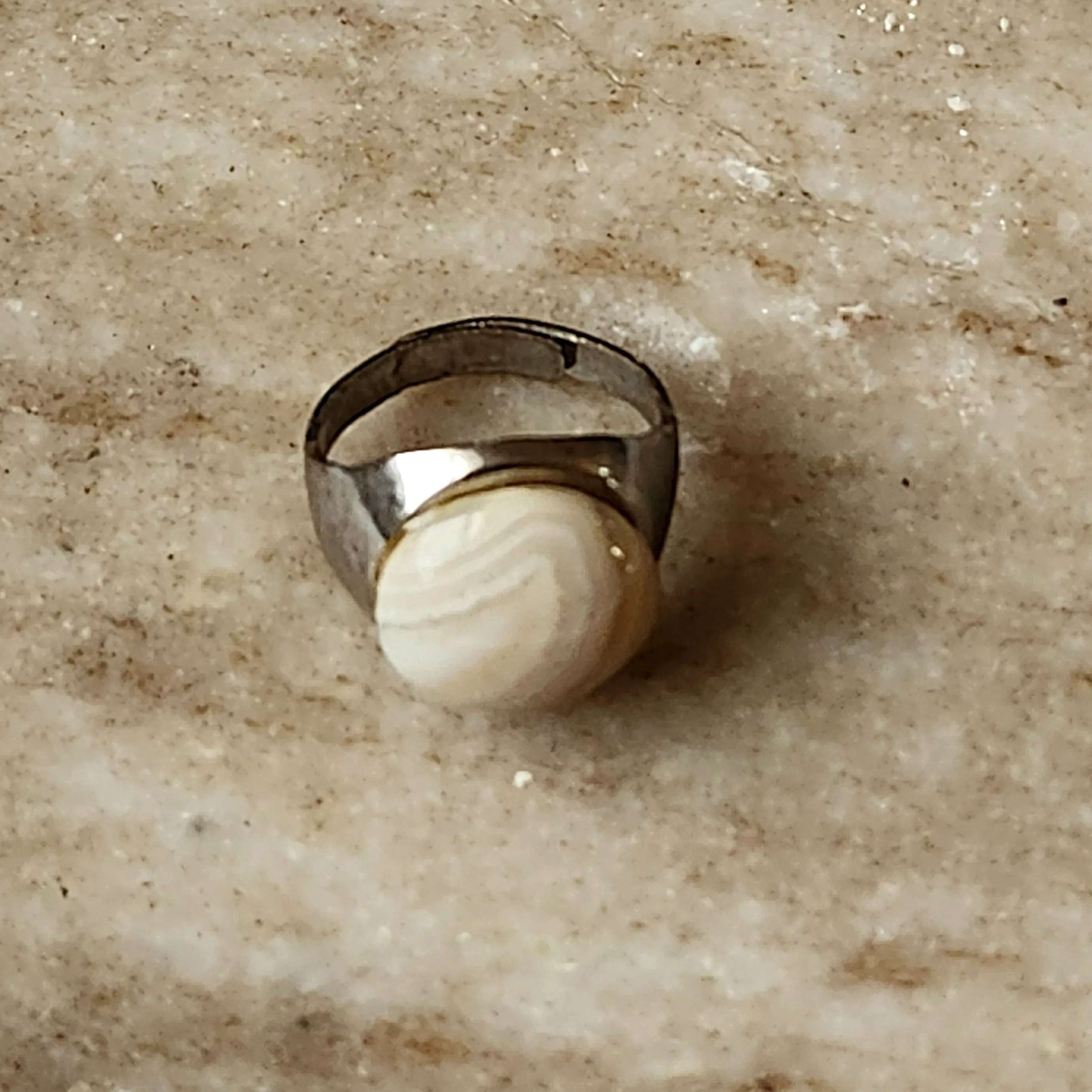 Que Oval Ring