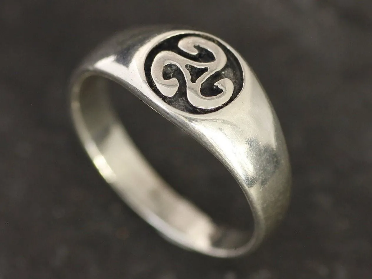 Triskelion Ring - Silver Triskeles Ring - Celtic Triskele Ring